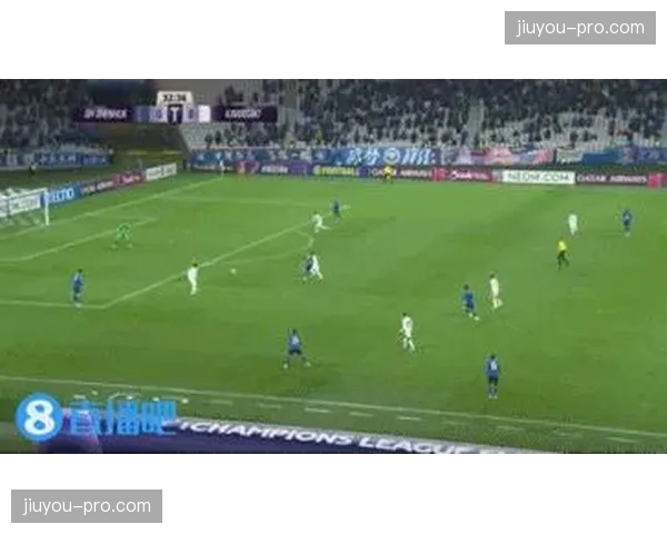 实时：多特蒙德前锋马伦破门，但VAR介入后判定越位在先进球无效