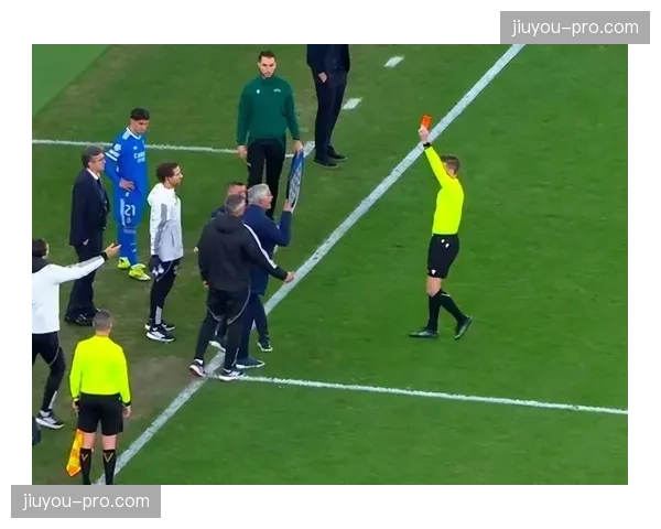 特写：尤文图斯小将伊林替补登场首次触球即破门，庆祝时望向教练席